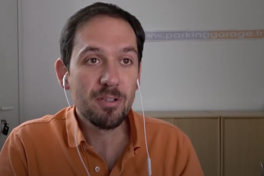 Julien Bédouet décrypte l'arnaque à l'investissement dans le Parking et garage